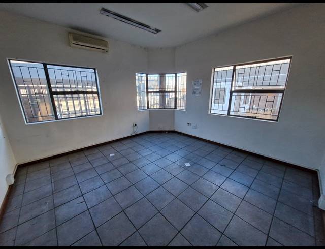 790M² FACTORY TO LET IN JET PARK